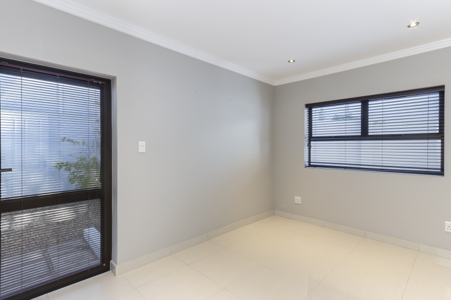 To Let 4 Bedroom Property for Rent in Helderberg Estate Western Cape